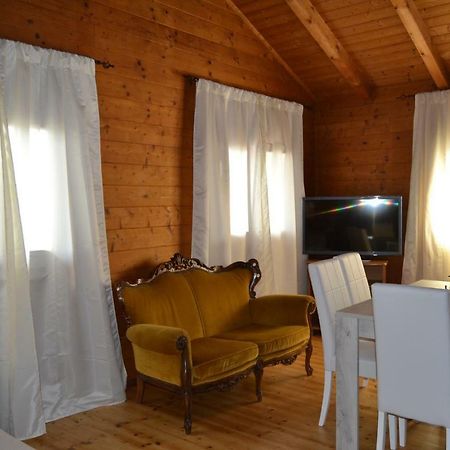 Chalet L Oasi Di Ambra 8 Posti Letto Con Uso Piscina Ardea Luaran gambar