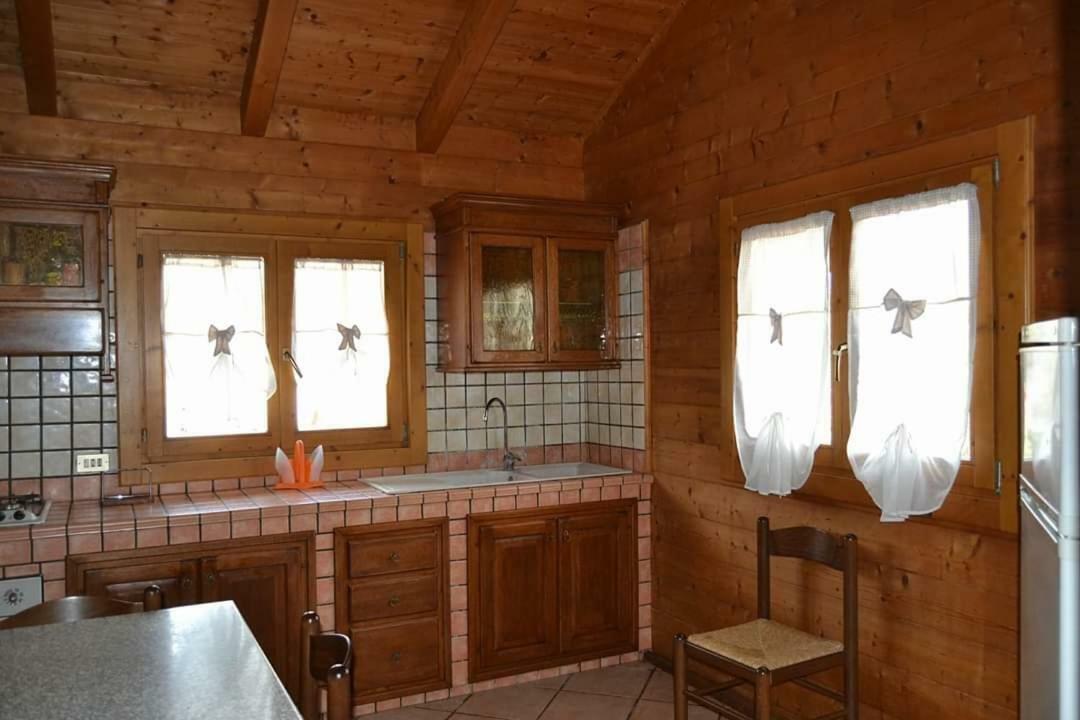 Chalet L Oasi Di Ambra 8 Posti Letto Con Uso Piscina Ardea Luaran gambar