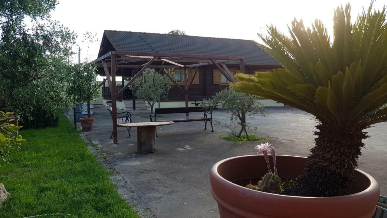Chalet L Oasi Di Ambra 8 Posti Letto Con Uso Piscina Ardea Luaran gambar