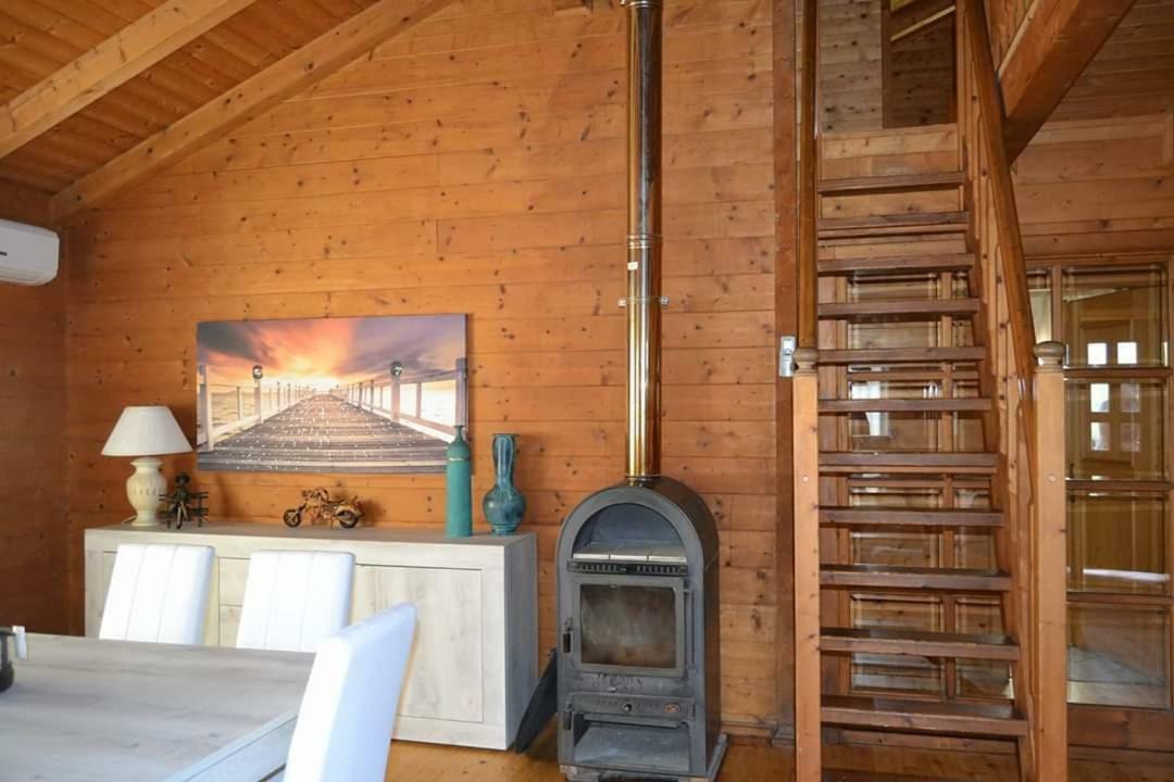 Chalet L Oasi Di Ambra 8 Posti Letto Con Uso Piscina Ardea Luaran gambar