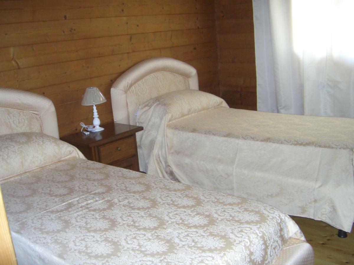 Chalet L Oasi Di Ambra 8 Posti Letto Con Uso Piscina Ardea Luaran gambar