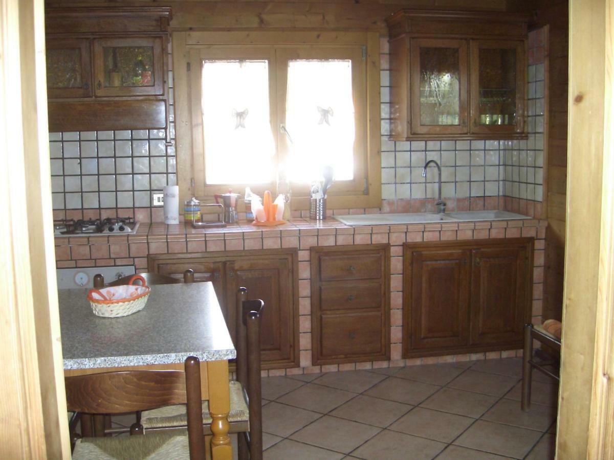 Chalet L Oasi Di Ambra 8 Posti Letto Con Uso Piscina Ardea Luaran gambar