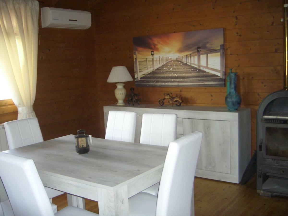 Chalet L Oasi Di Ambra 8 Posti Letto Con Uso Piscina Ardea Luaran gambar