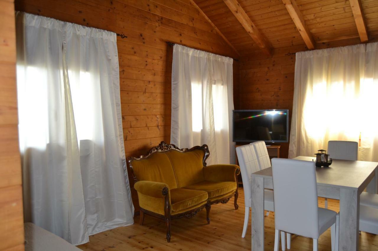 Chalet L Oasi Di Ambra 8 Posti Letto Con Uso Piscina Ardea Luaran gambar