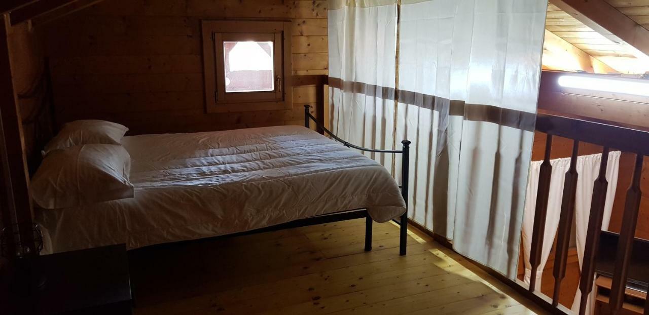 Chalet L Oasi Di Ambra 8 Posti Letto Con Uso Piscina Ardea Luaran gambar