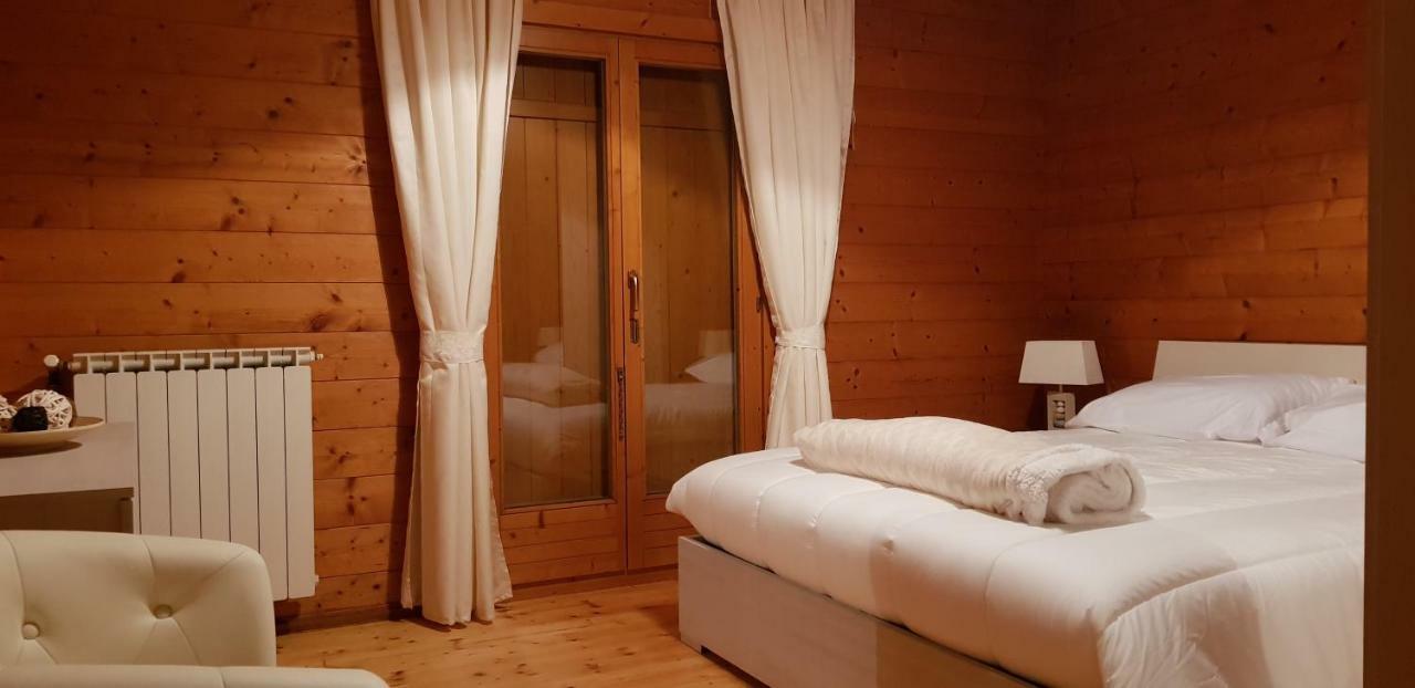 Chalet L Oasi Di Ambra 8 Posti Letto Con Uso Piscina Ardea Luaran gambar