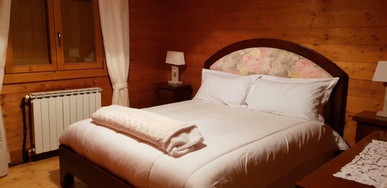 Chalet L Oasi Di Ambra 8 Posti Letto Con Uso Piscina Ardea Luaran gambar
