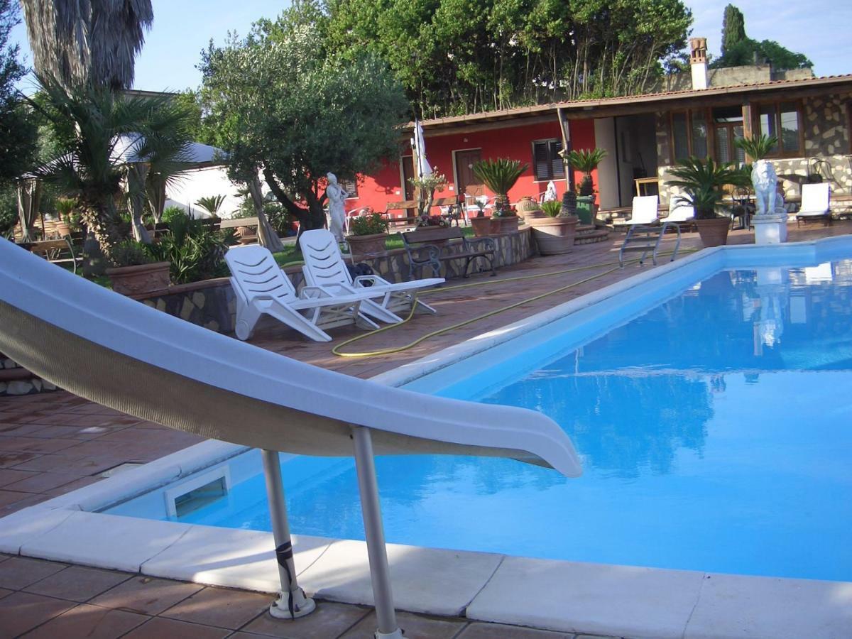 Chalet L Oasi Di Ambra 8 Posti Letto Con Uso Piscina Ardea Luaran gambar