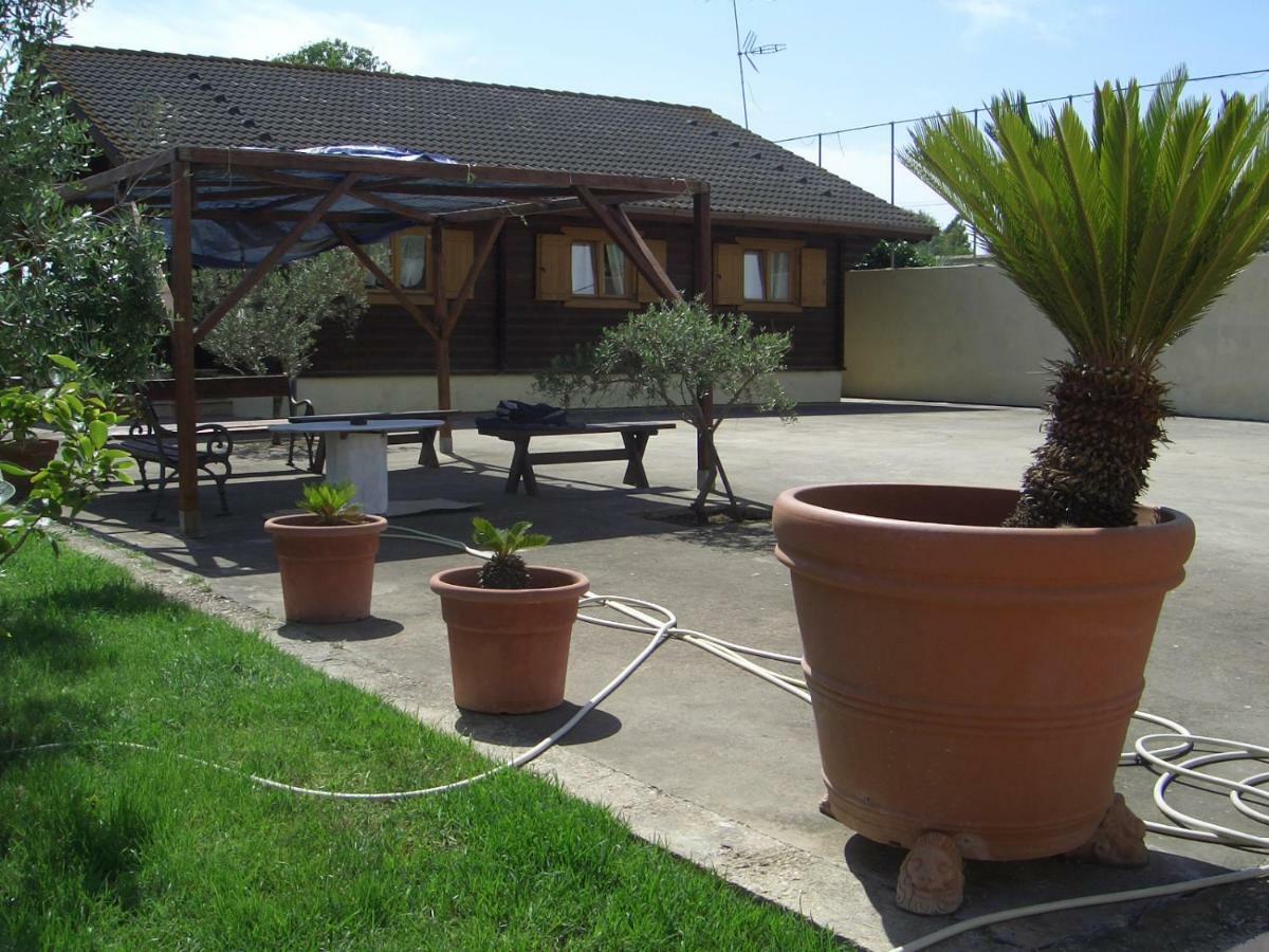 Chalet L Oasi Di Ambra 8 Posti Letto Con Uso Piscina Ardea Luaran gambar